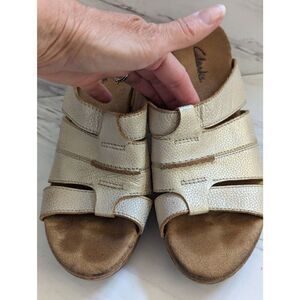 Clark's Women's Cream Slip On Open Toe Leather 3" Heel Sandal Size 7.5